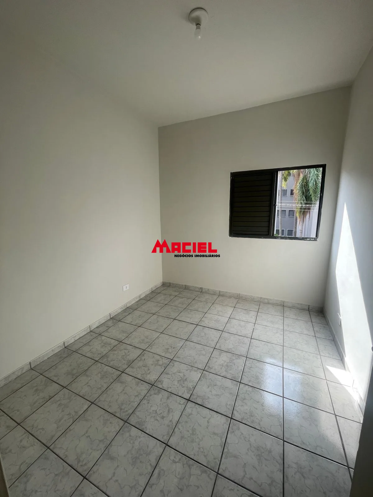Alugar Apartamento / Padr&atilde;o em S&atilde;o Jos&eacute; dos Campos R$ 1.500,00 - Foto 3