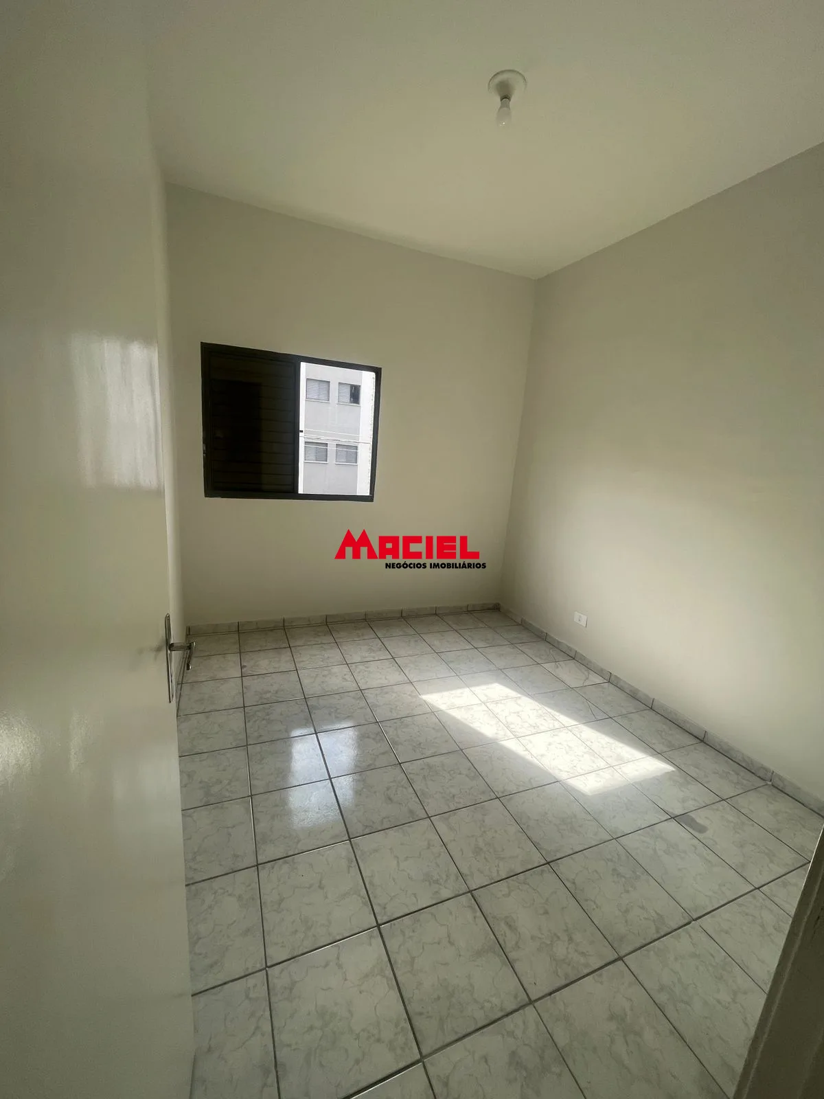 Alugar Apartamento / Padr&atilde;o em S&atilde;o Jos&eacute; dos Campos R$ 1.500,00 - Foto 4