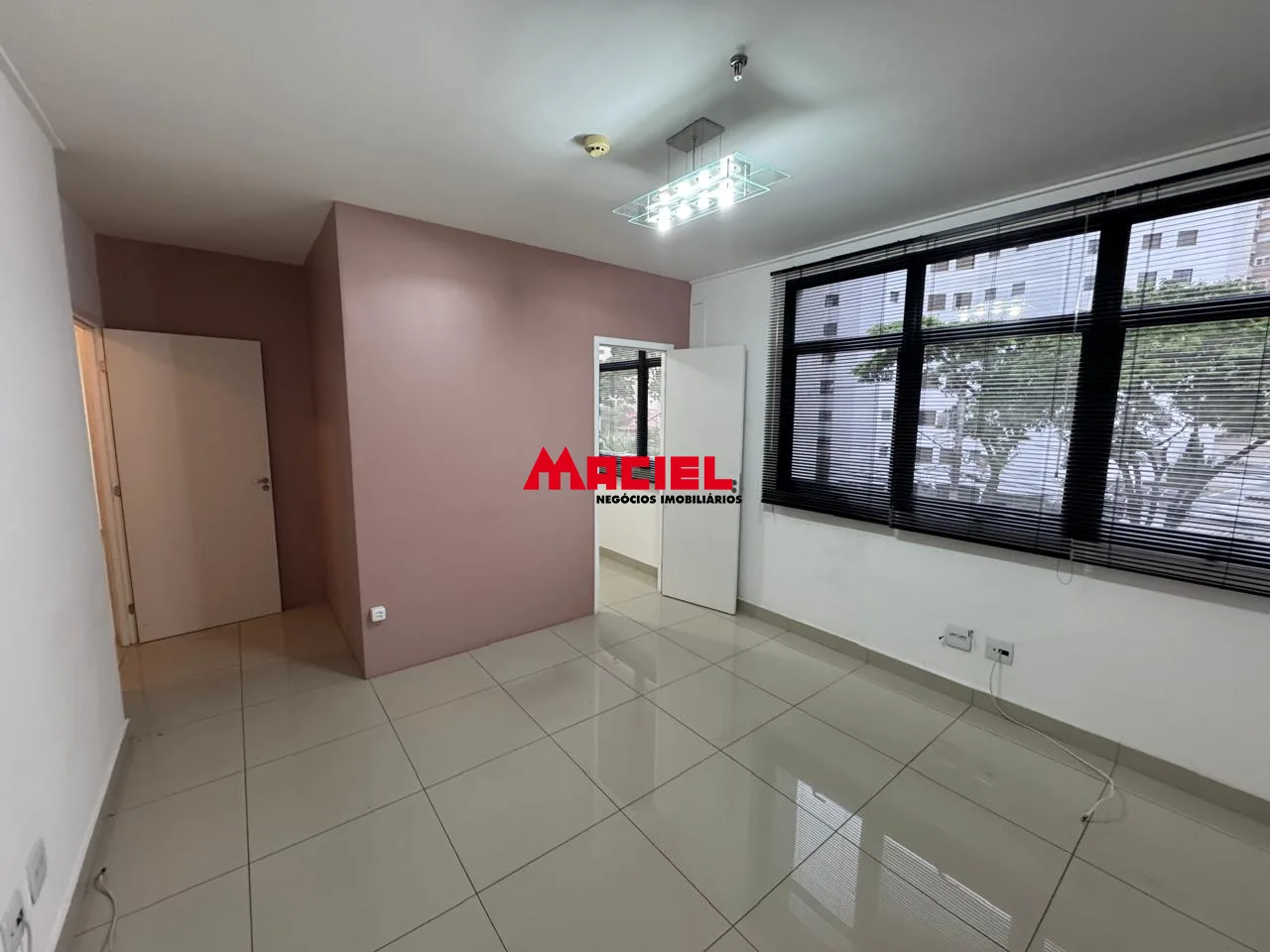 Alugar Comercial / Sala em Edif&iacute;cio/Condom&iacute;nio em S&atilde;o Jos&eacute; dos Campos R$ 3.600,00 - Foto 1