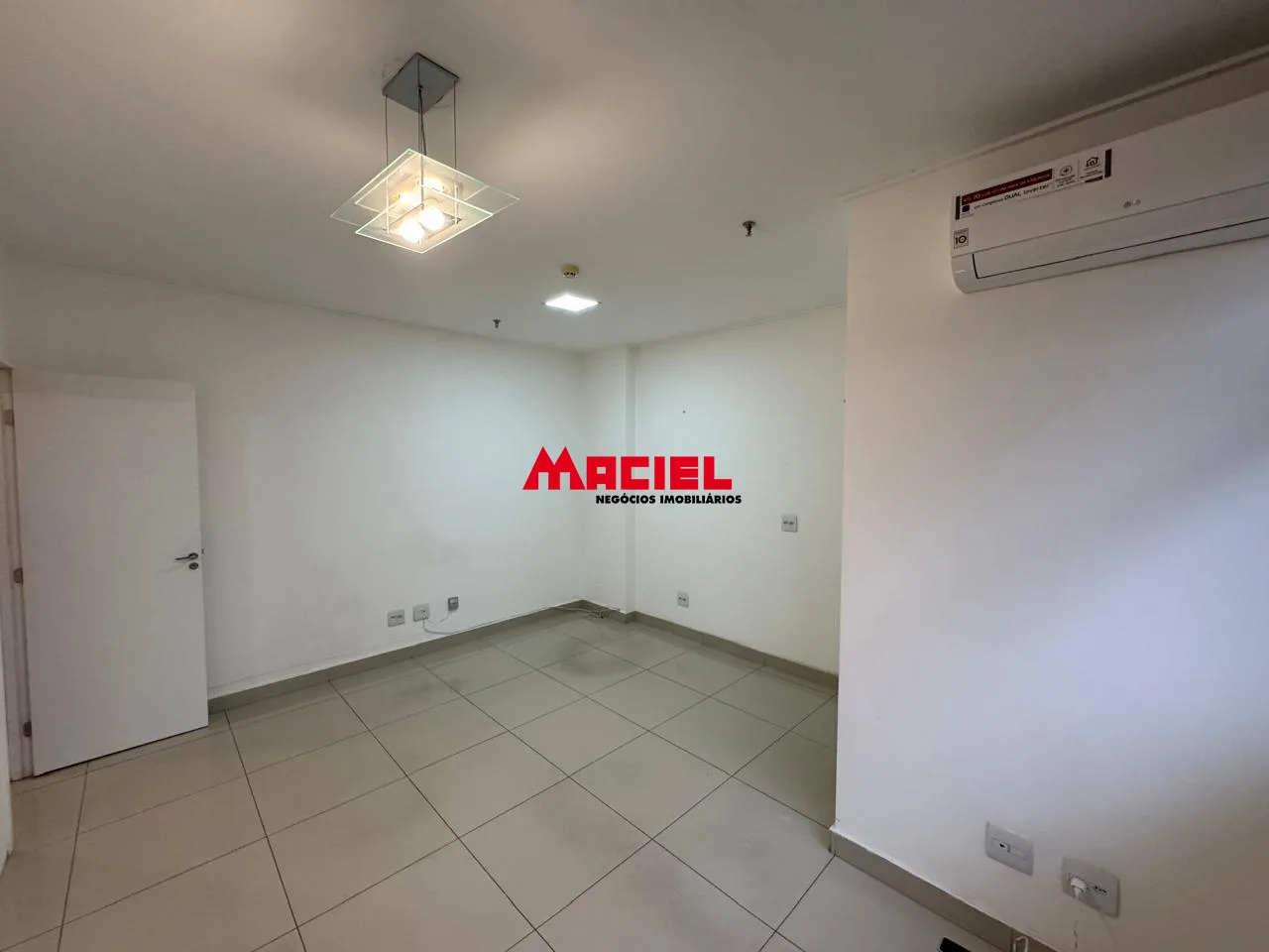Alugar Comercial / Sala em Edif&iacute;cio/Condom&iacute;nio em S&atilde;o Jos&eacute; dos Campos R$ 3.600,00 - Foto 2