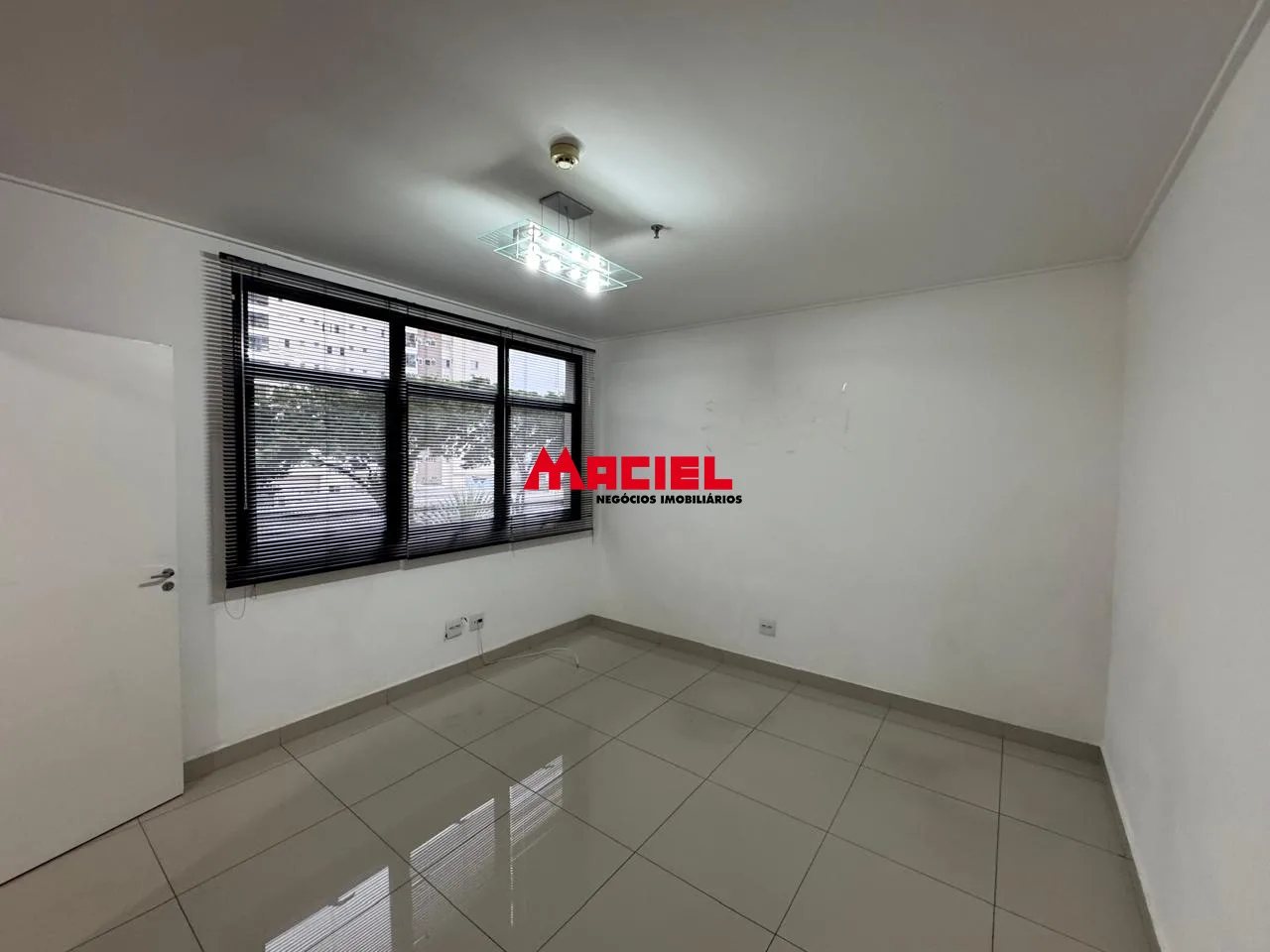 Alugar Comercial / Sala em Edif&iacute;cio/Condom&iacute;nio em S&atilde;o Jos&eacute; dos Campos R$ 3.600,00 - Foto 6