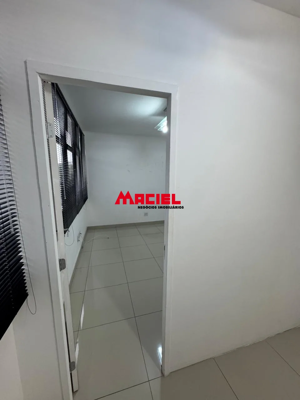 Alugar Comercial / Sala em Edif&iacute;cio/Condom&iacute;nio em S&atilde;o Jos&eacute; dos Campos R$ 3.600,00 - Foto 7