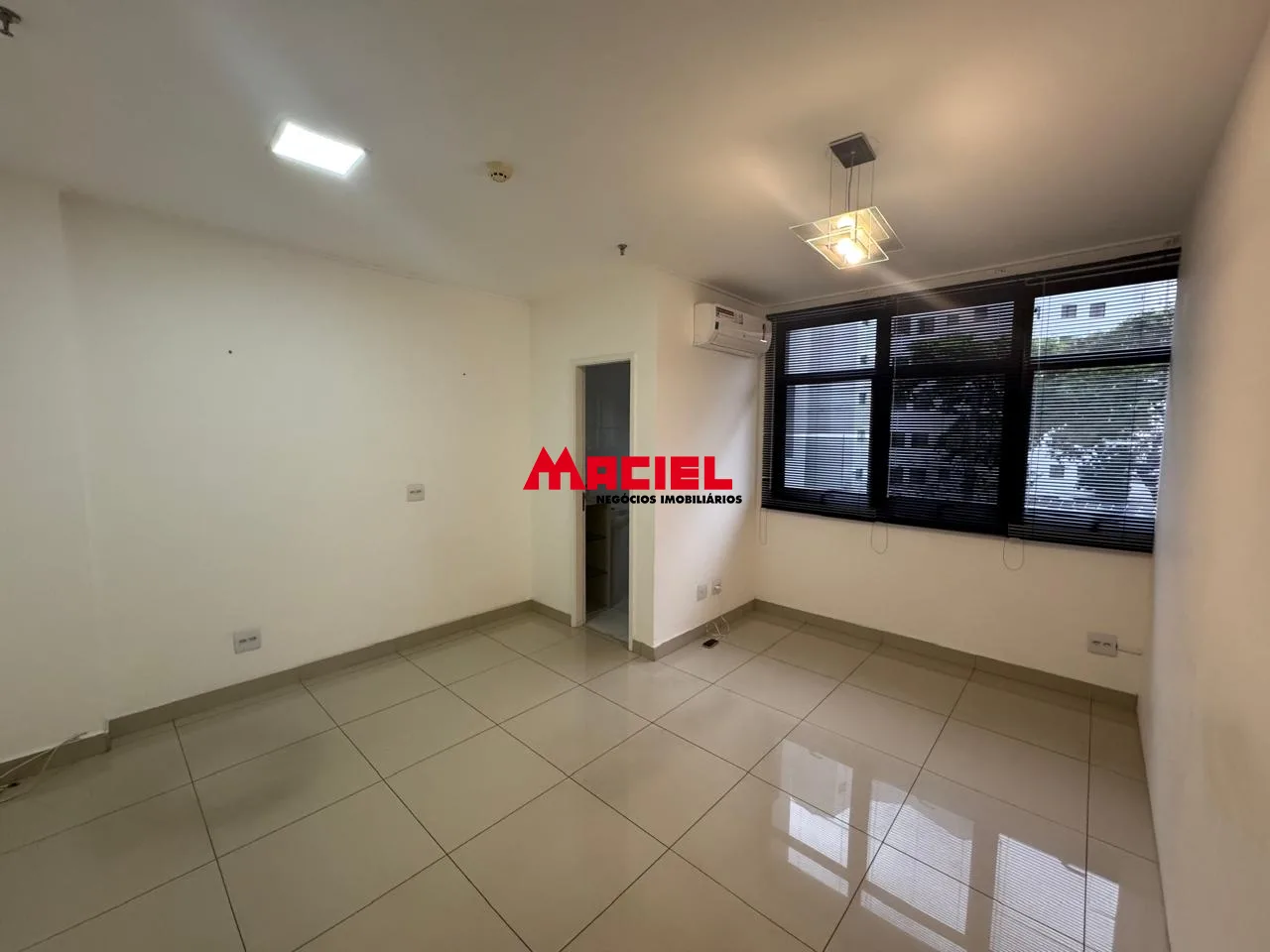 Alugar Comercial / Sala em Edif&iacute;cio/Condom&iacute;nio em S&atilde;o Jos&eacute; dos Campos R$ 3.600,00 - Foto 9
