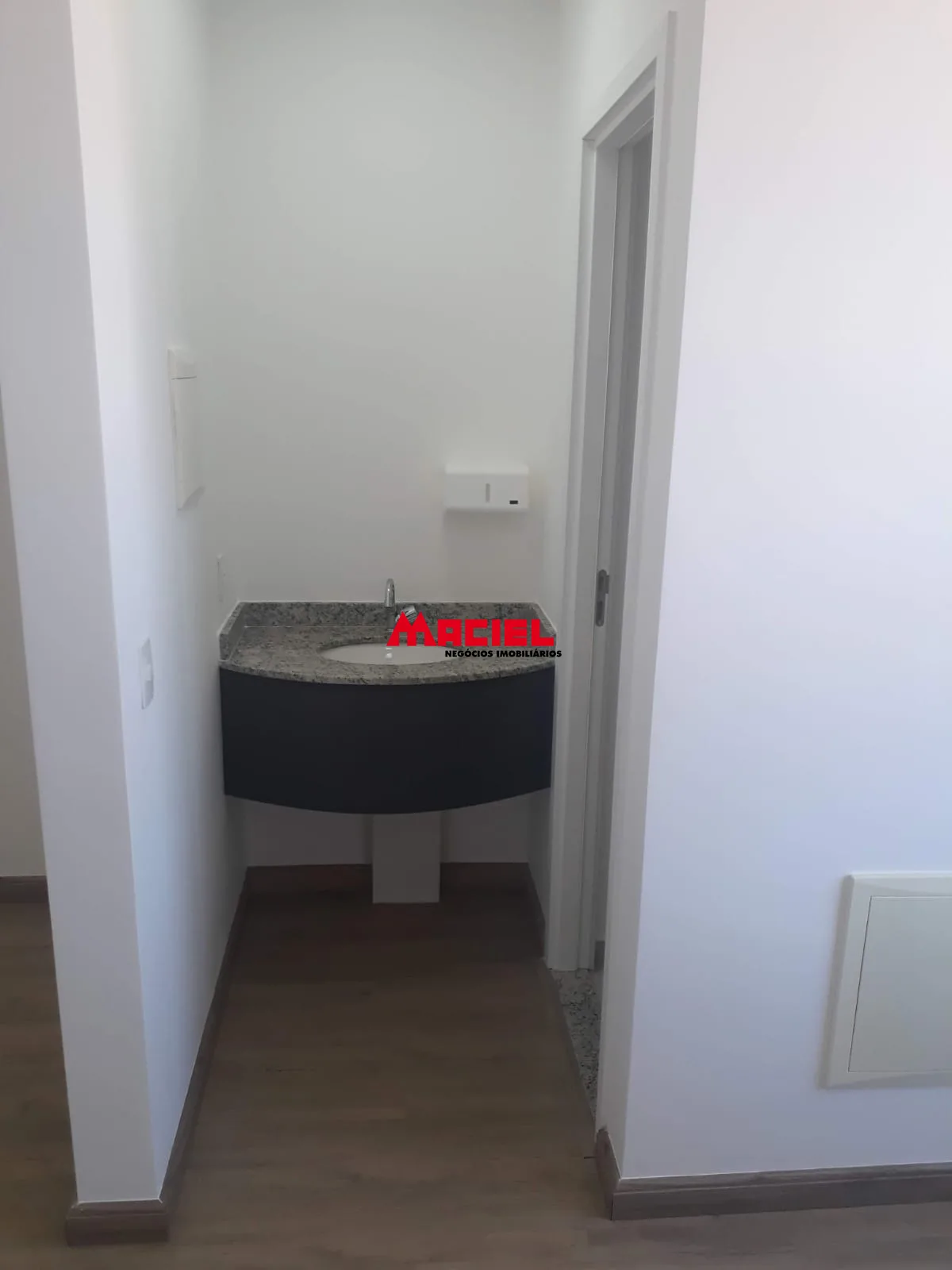 Alugar Comercial / Sala em Edif&iacute;cioCondom&iacute;nio em Jacare&iacute; R$ 1.400,00 - Foto 1