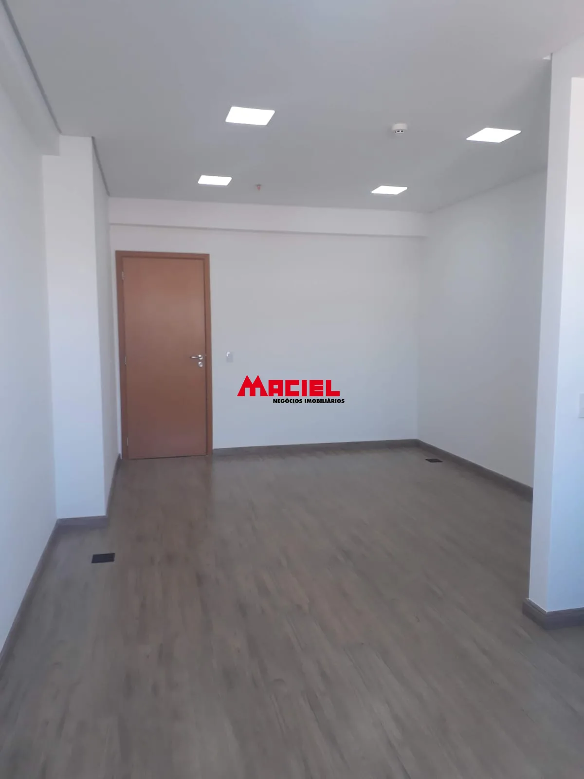 Alugar Comercial / Sala em Edif&iacute;cioCondom&iacute;nio em Jacare&iacute; R$ 1.400,00 - Foto 2