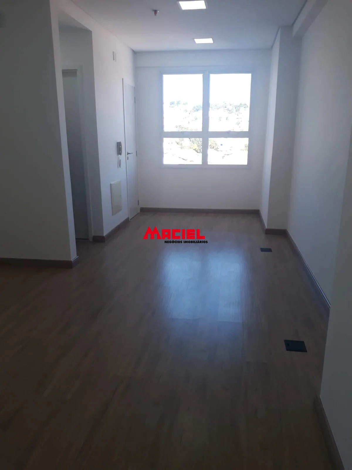 Alugar Comercial / Sala em Edif&iacute;cioCondom&iacute;nio em Jacare&iacute; R$ 1.400,00 - Foto 4