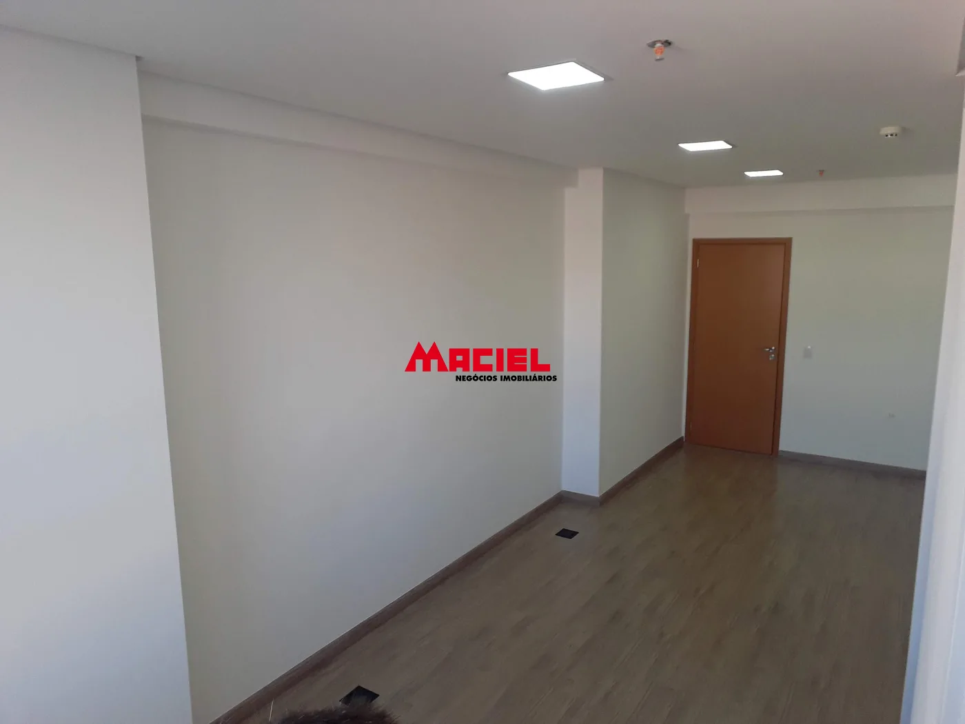 Alugar Comercial / Sala em Edif&iacute;cioCondom&iacute;nio em Jacare&iacute; R$ 1.400,00 - Foto 7