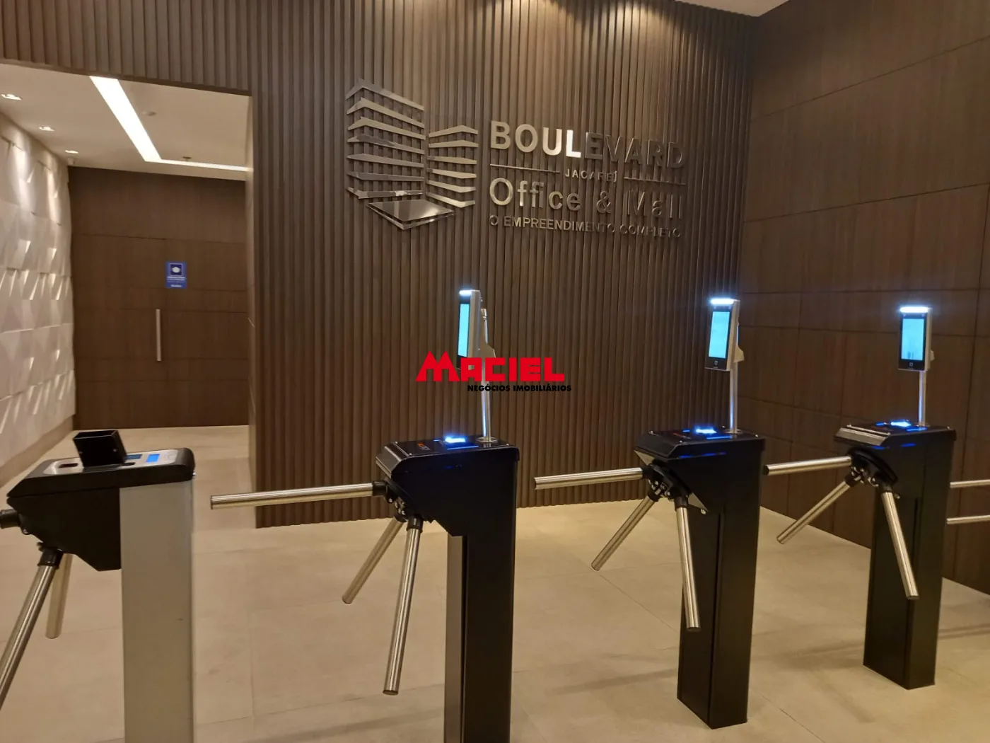Alugar Comercial / Sala em Edif&iacute;cioCondom&iacute;nio em Jacare&iacute; R$ 1.400,00 - Foto 8