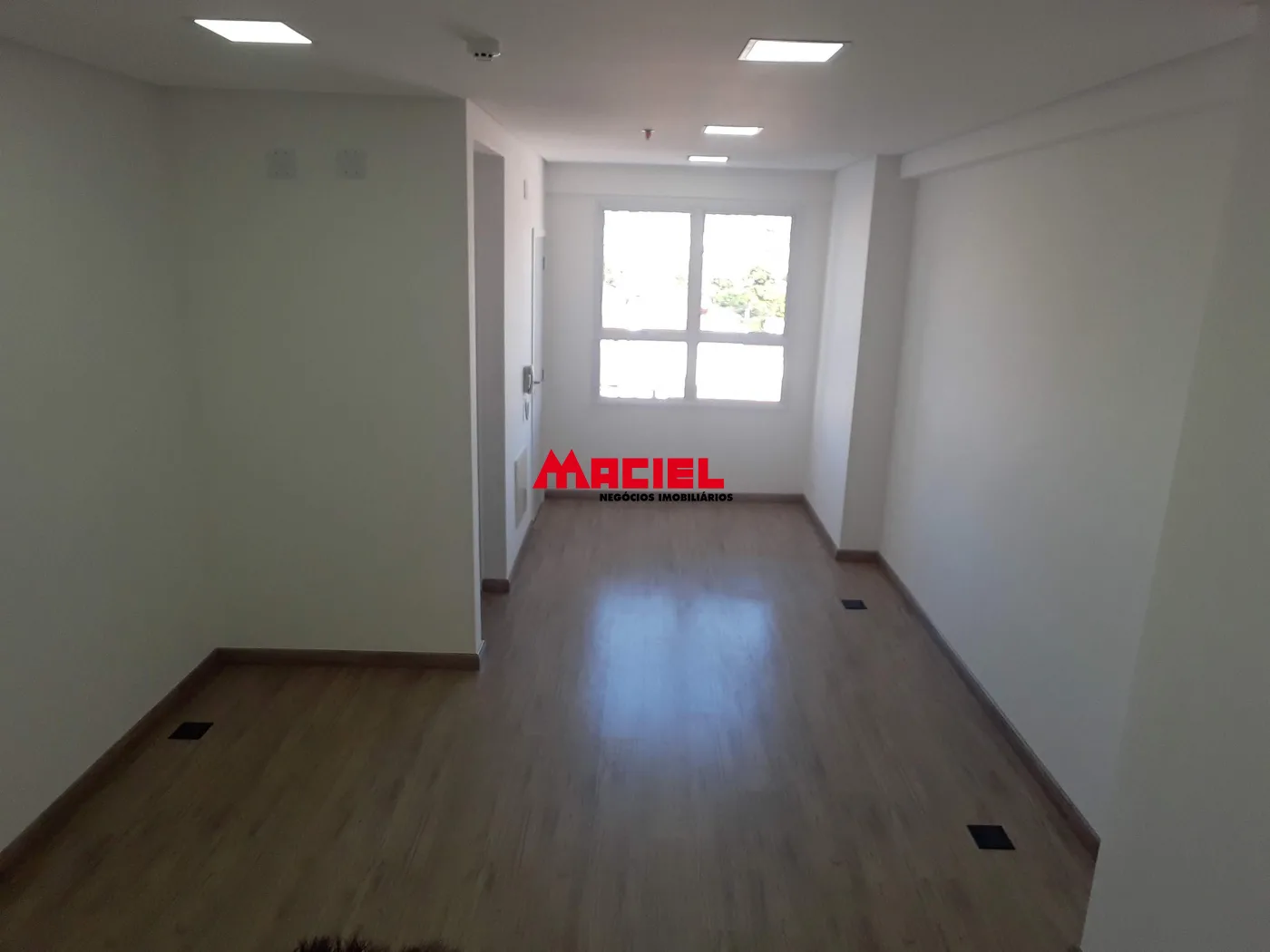 Alugar Comercial / Sala em Edif&iacute;cioCondom&iacute;nio em Jacare&iacute; R$ 1.400,00 - Foto 9