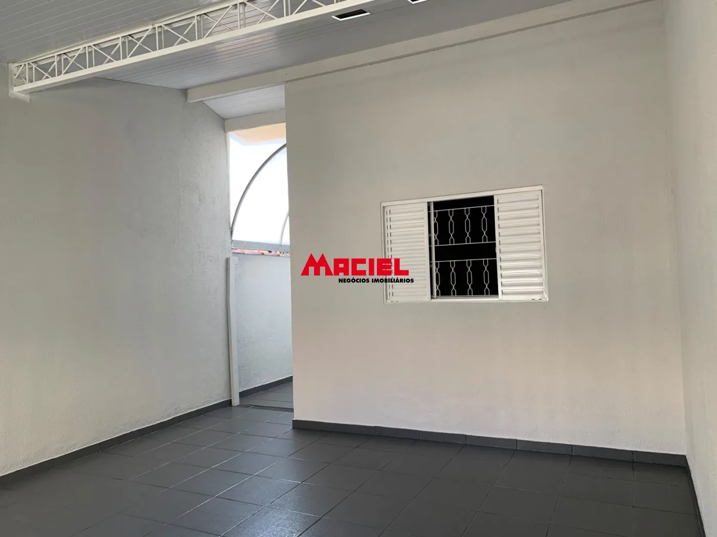 Alugar Casa / Padr&atilde;o em S&atilde;o Jos&eacute; dos Campos R$ 2.800,00 - Foto 1