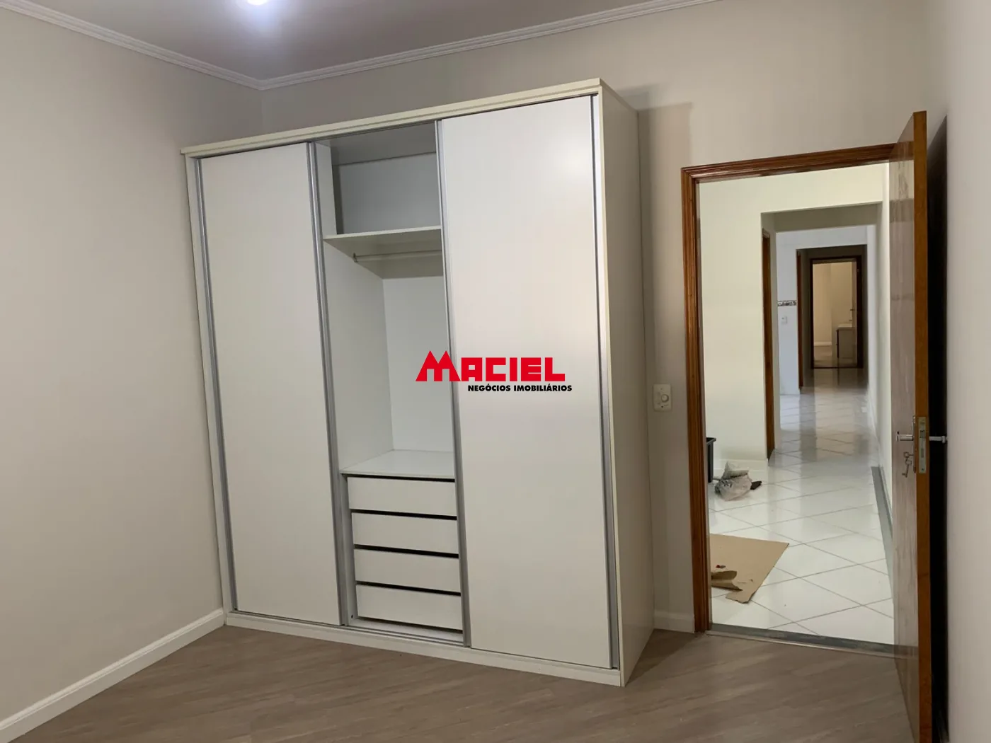 Alugar Casa / Padr&atilde;o em S&atilde;o Jos&eacute; dos Campos R$ 2.800,00 - Foto 4