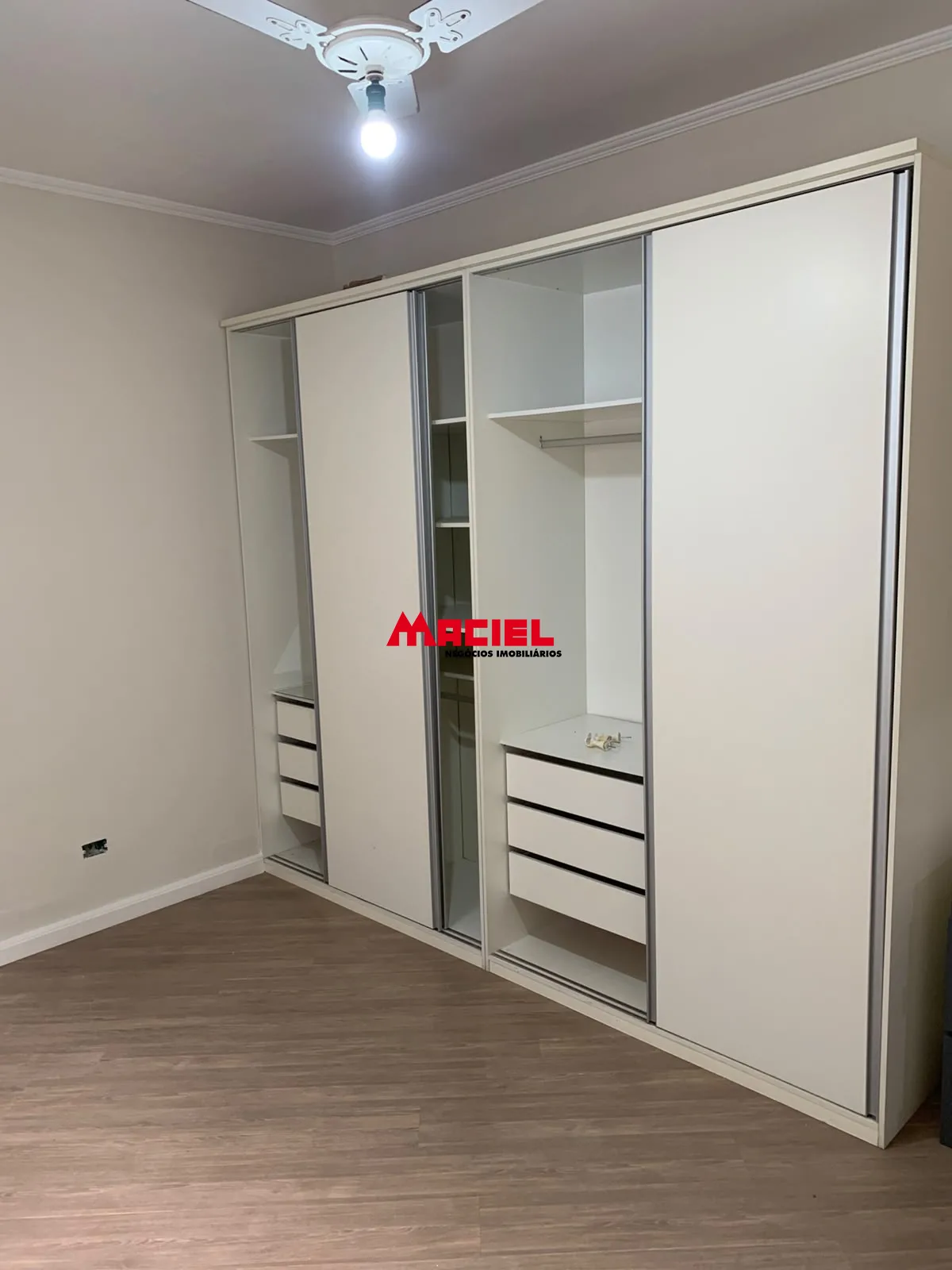 Alugar Casa / Padr&atilde;o em S&atilde;o Jos&eacute; dos Campos R$ 2.800,00 - Foto 8