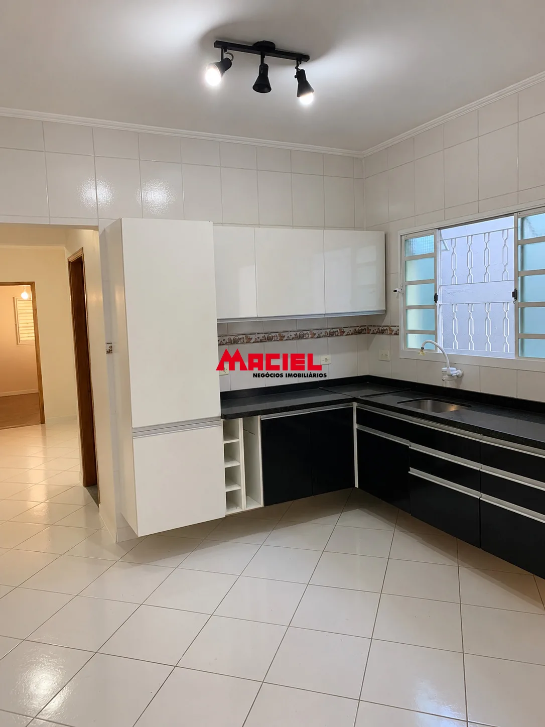 Alugar Casa / Padr&atilde;o em S&atilde;o Jos&eacute; dos Campos R$ 2.800,00 - Foto 14