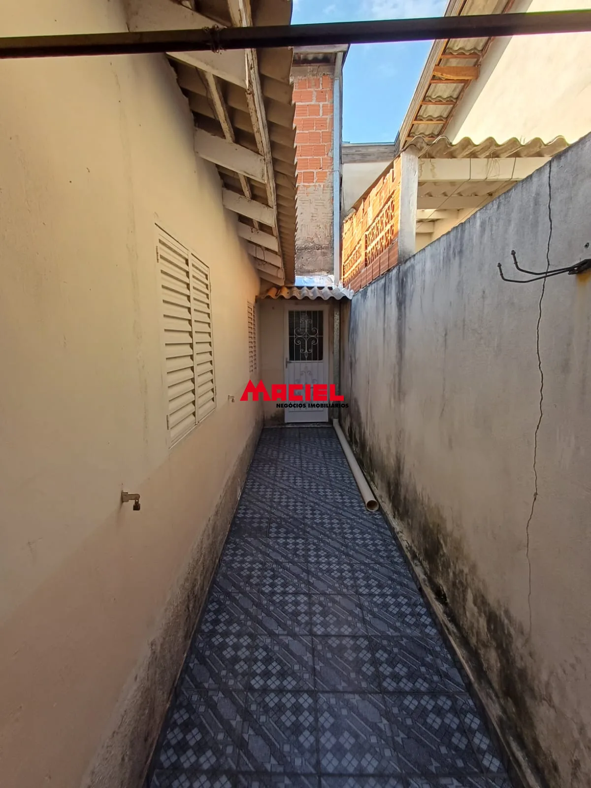 Alugar Casa / Padr&atilde;o em S&atilde;o Jos&eacute; dos Campos R$ 1.500,00 - Foto 3