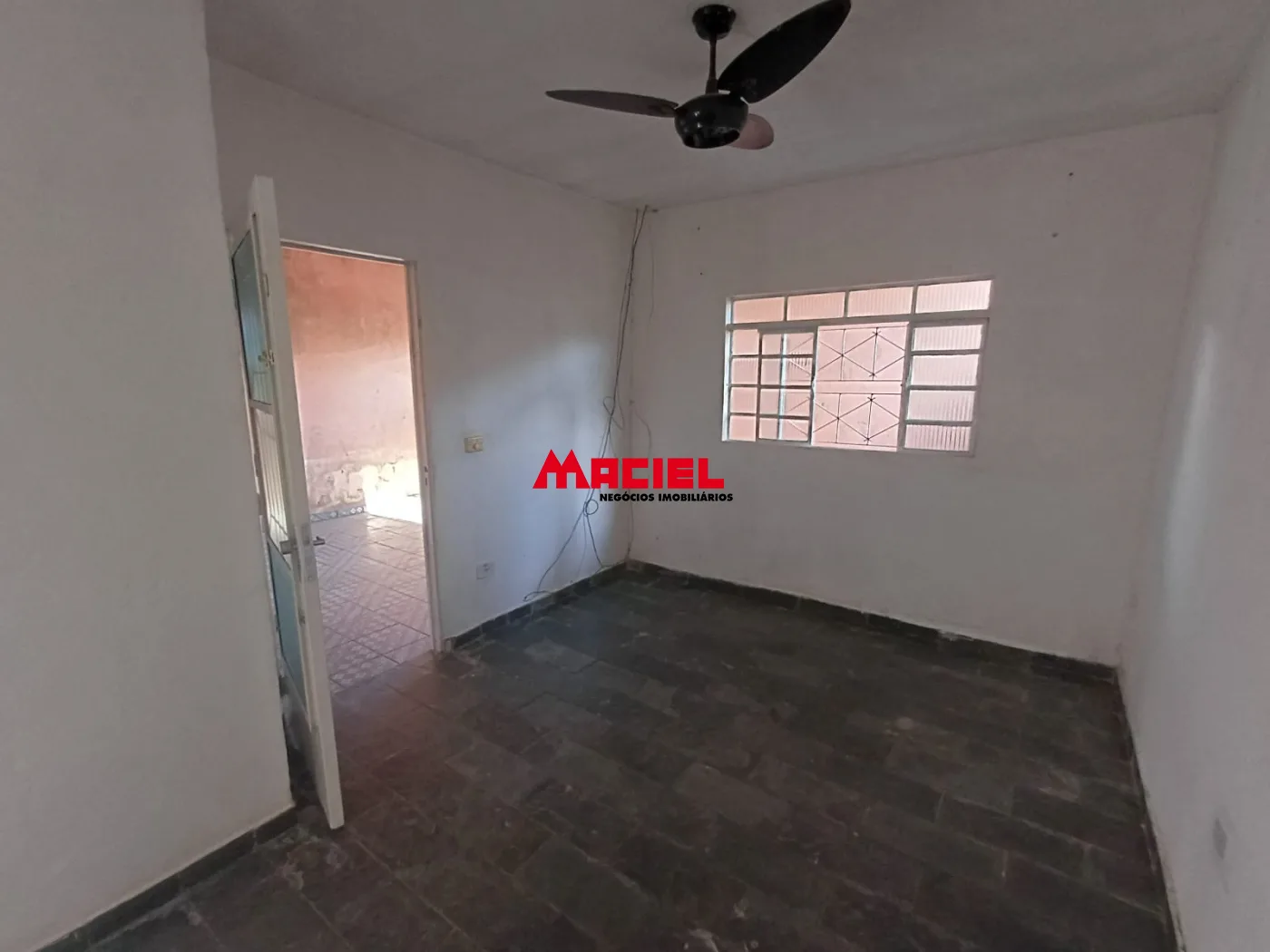Alugar Casa / Padr&atilde;o em S&atilde;o Jos&eacute; dos Campos R$ 1.500,00 - Foto 4