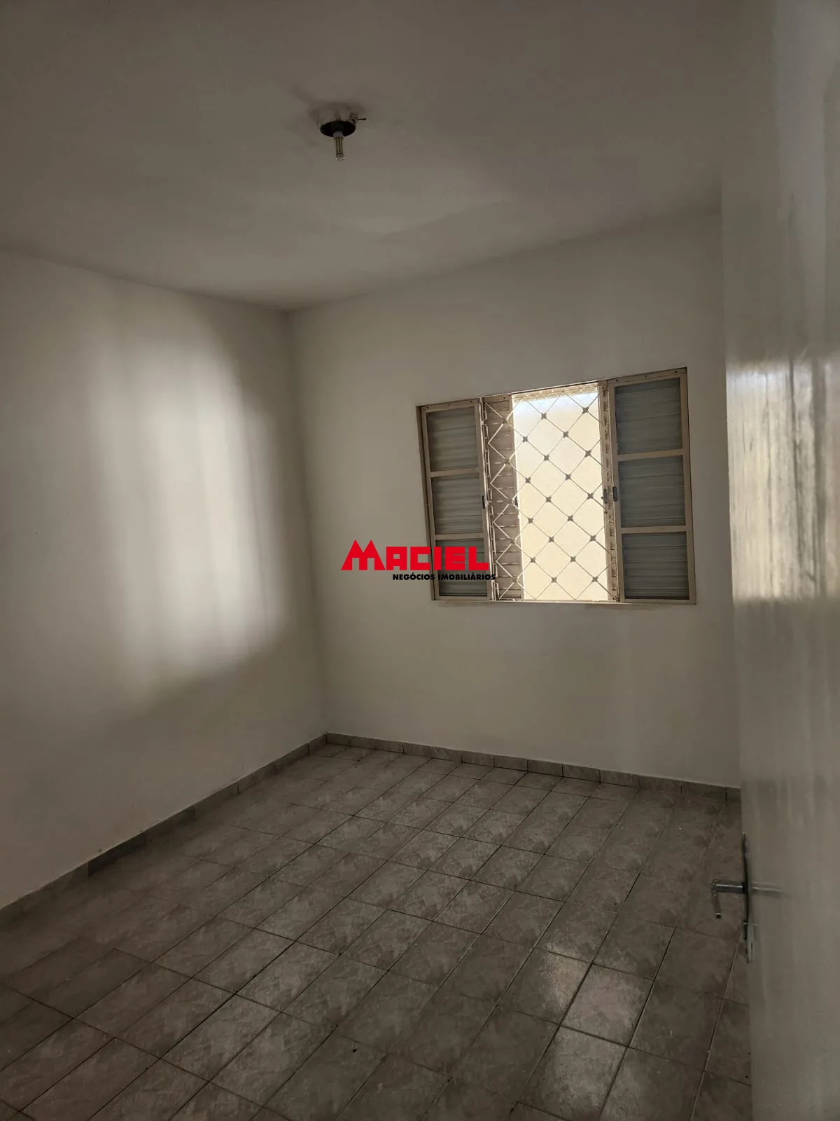 Alugar Casa / Padr&atilde;o em S&atilde;o Jos&eacute; dos Campos R$ 2.700,00 - Foto 6