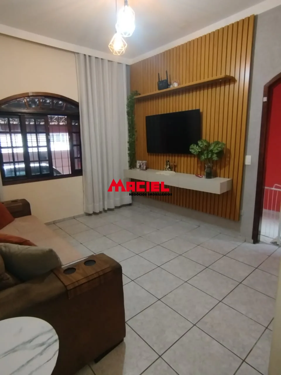 Alugar Casa / Sobrado em S&atilde;o Jos&eacute; dos Campos R$ 2.200,00 - Foto 1