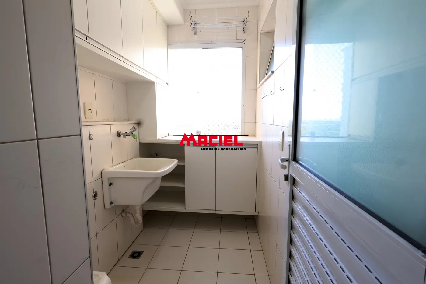 Alugar Apartamento / Padr&atilde;o em S&atilde;o Jos&eacute; dos Campos R$ 1.298,98 - Foto 4