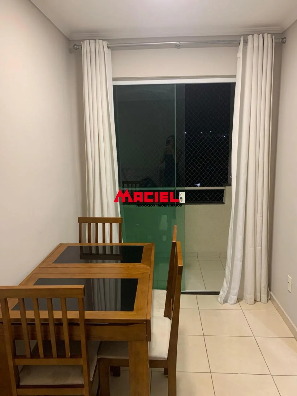 Alugar Apartamento / Padr&atilde;o em S&atilde;o Jos&eacute; dos Campos R$ 1.700,00 - Foto 2