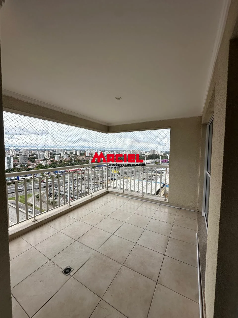 Alugar Apartamento / Padr&atilde;o em S&atilde;o Jos&eacute; dos Campos R$ 3.400,00 - Foto 1