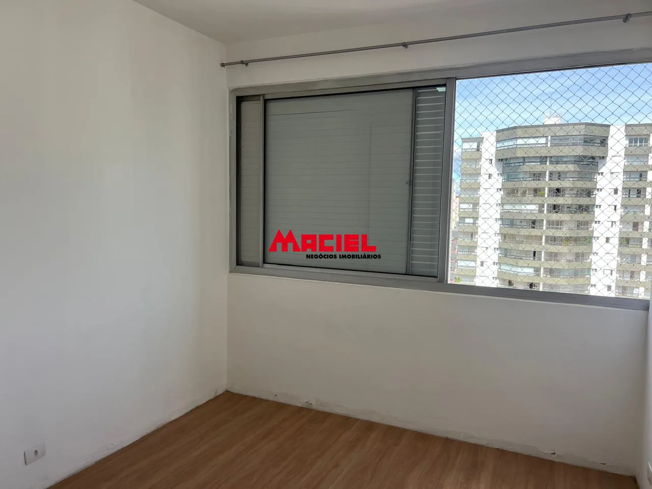 Alugar Apartamento / Padr&atilde;o em S&atilde;o Jos&eacute; dos Campos R$ 2.400,00 - Foto 3