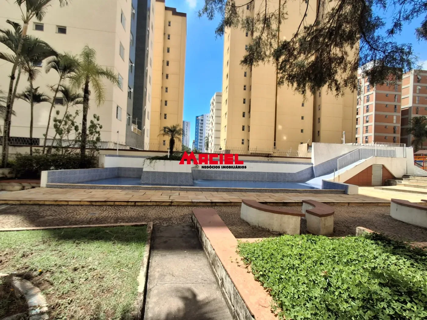 Alugar Apartamento / Padr&atilde;o em S&atilde;o Jos&eacute; dos Campos R$ 2.800,00 - Foto 2