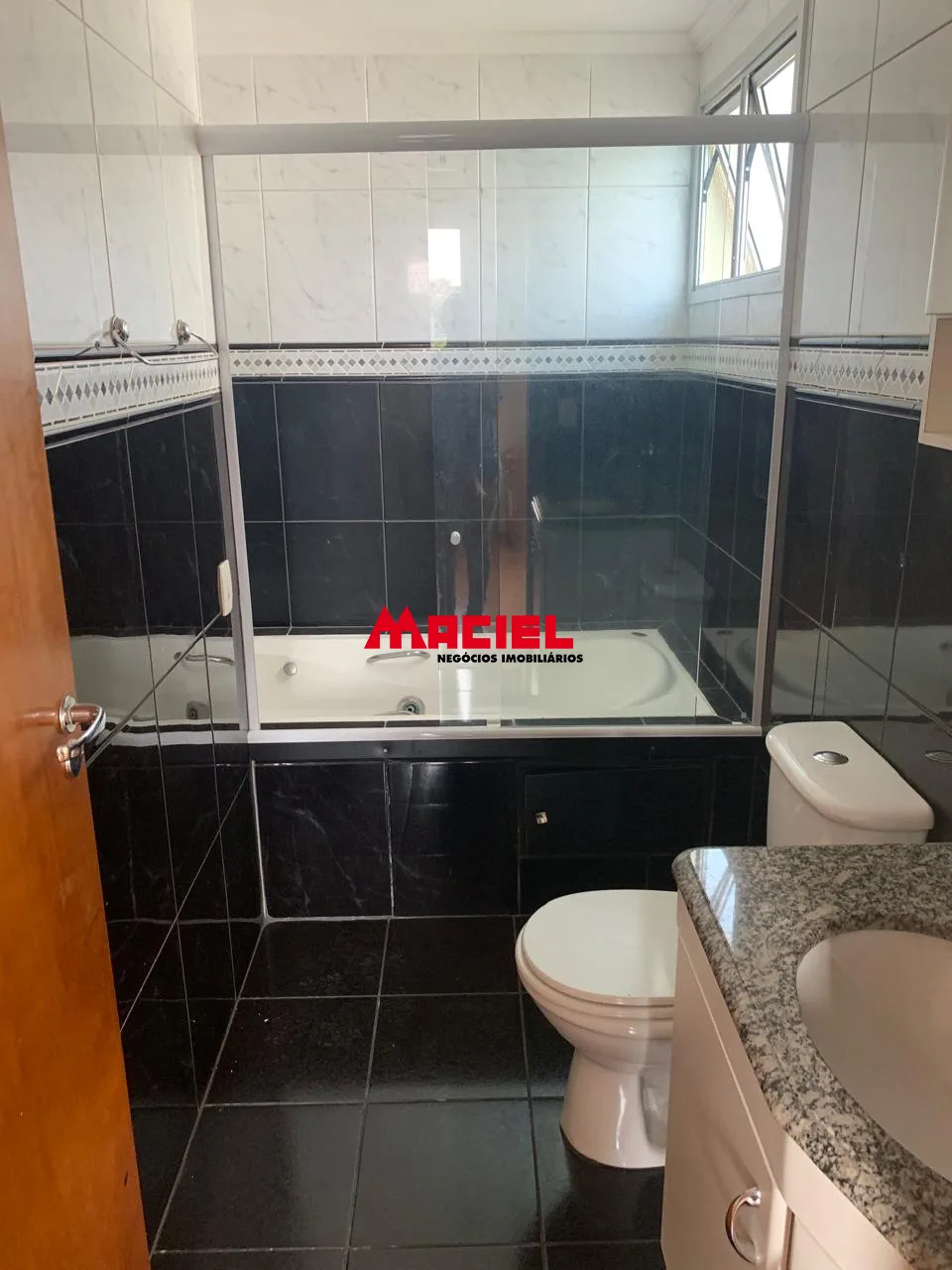 Alugar Apartamento / Padr&atilde;o em S&atilde;o Jos&eacute; dos Campos R$ 3.438,87 - Foto 15