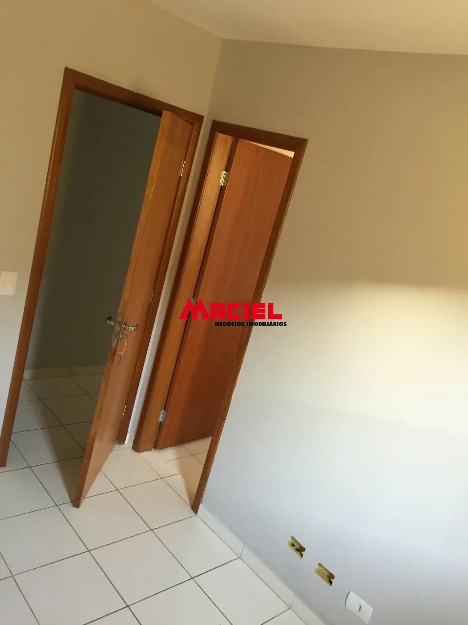 Alugar Casa / Padr&atilde;o em S&atilde;o Jos&eacute; dos Campos R$ 1.100,00 - Foto 6