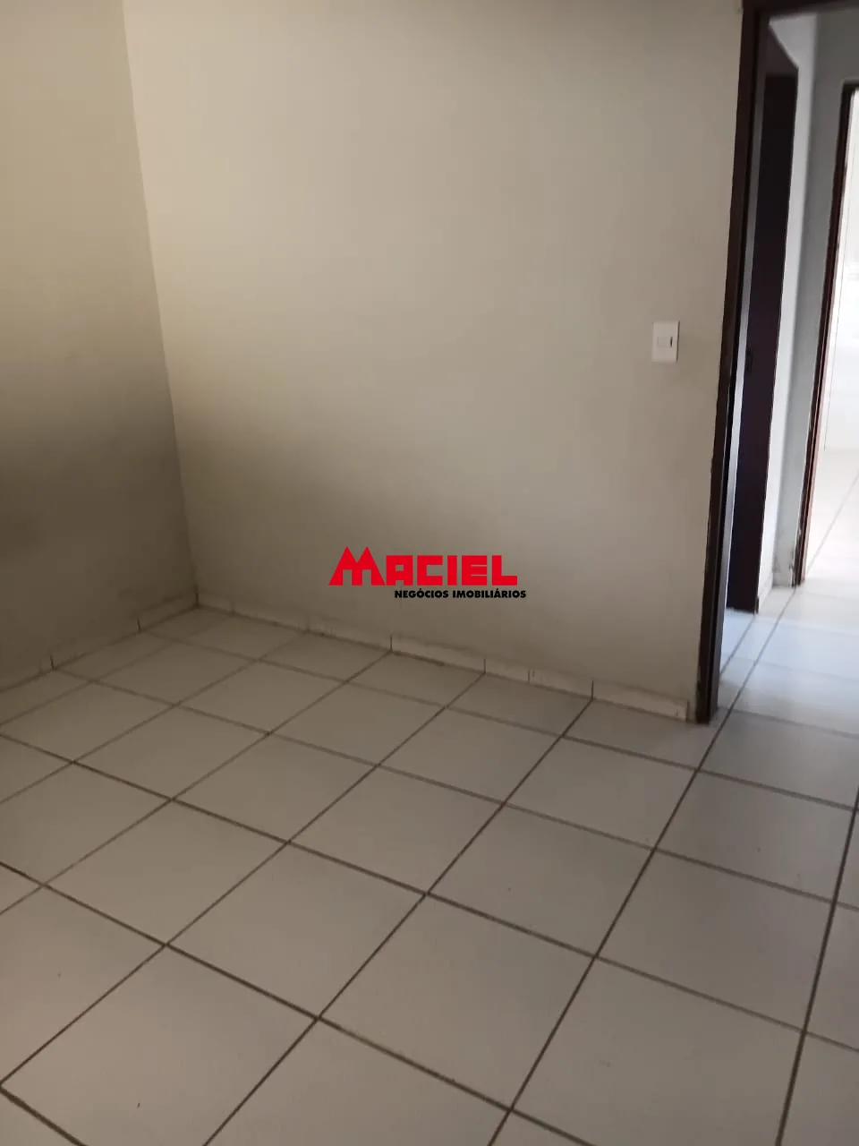Alugar Casa / Padr&atilde;o em S&atilde;o Jos&eacute; dos Campos R$ 1.700,00 - Foto 3