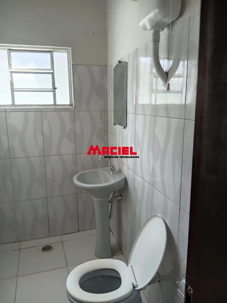 Alugar Casa / Padr&atilde;o em S&atilde;o Jos&eacute; dos Campos R$ 1.700,00 - Foto 5