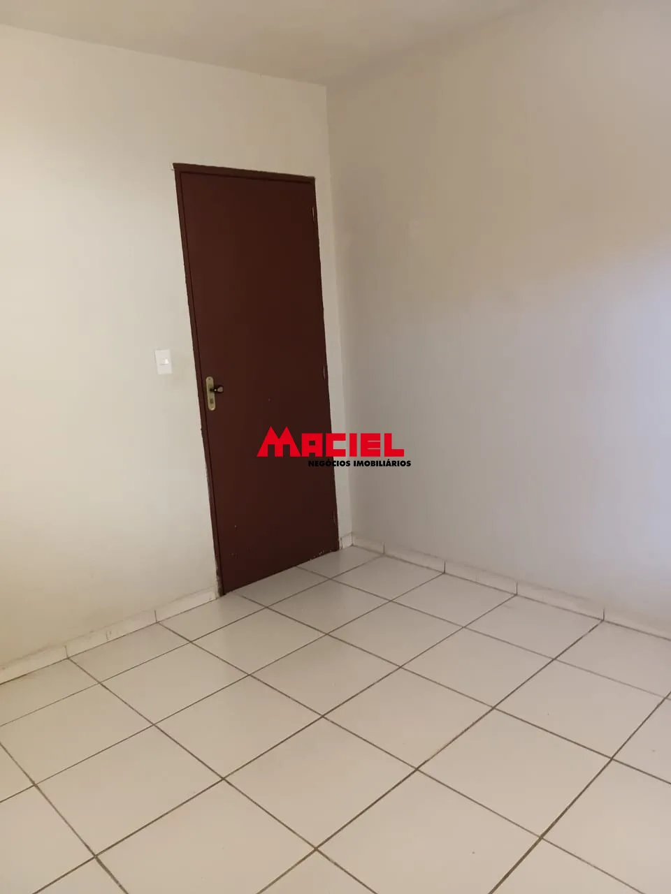 Alugar Casa / Padr&atilde;o em S&atilde;o Jos&eacute; dos Campos R$ 1.700,00 - Foto 12