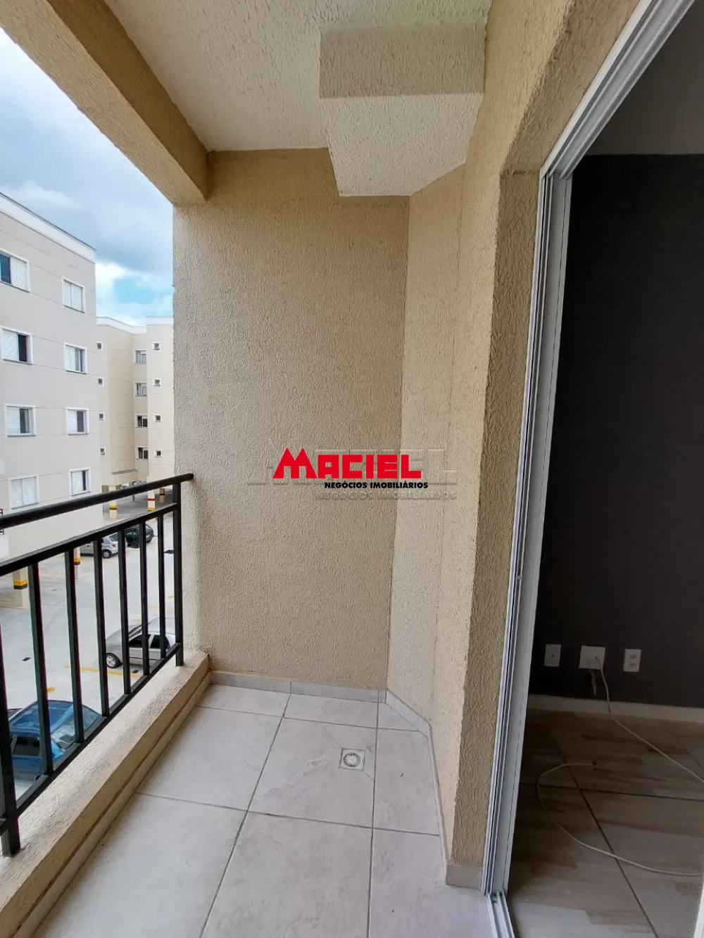 Alugar Apartamento / Padr&atilde;o em S&atilde;o Jos&eacute; dos Campos R$ 900,00 - Foto 2