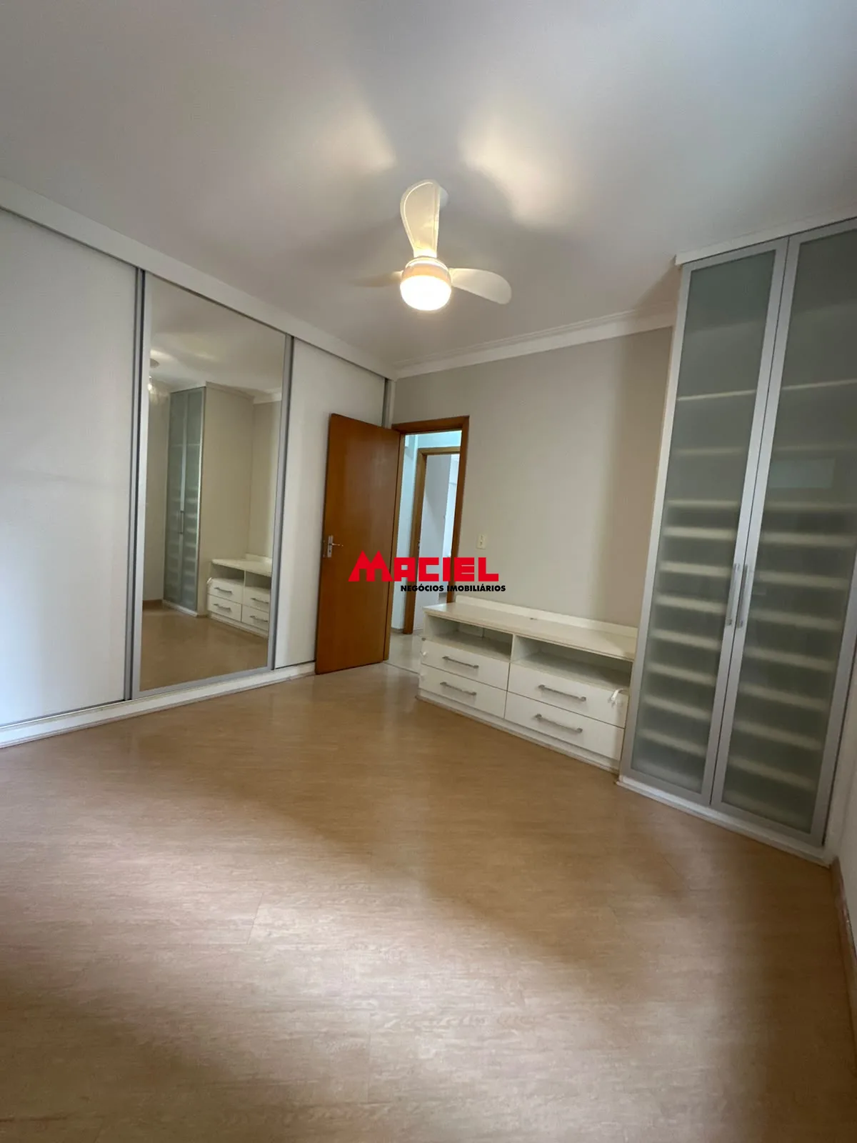 Alugar Apartamento / Padr&atilde;o em S&atilde;o Jos&eacute; dos Campos R$ 3.600,00 - Foto 10