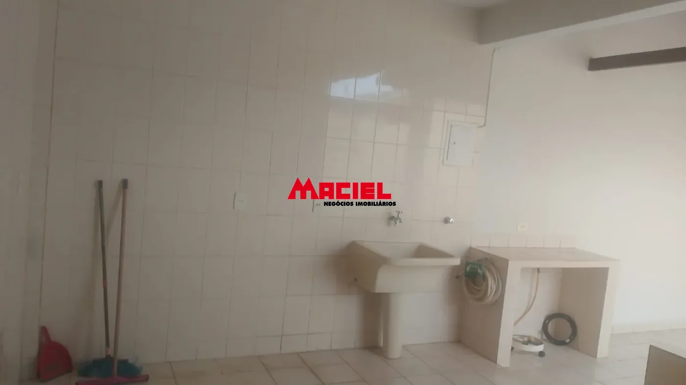 Alugar Casa / Padr&atilde;o em S&atilde;o Jos&eacute; dos Campos R$ 3.350,00 - Foto 2