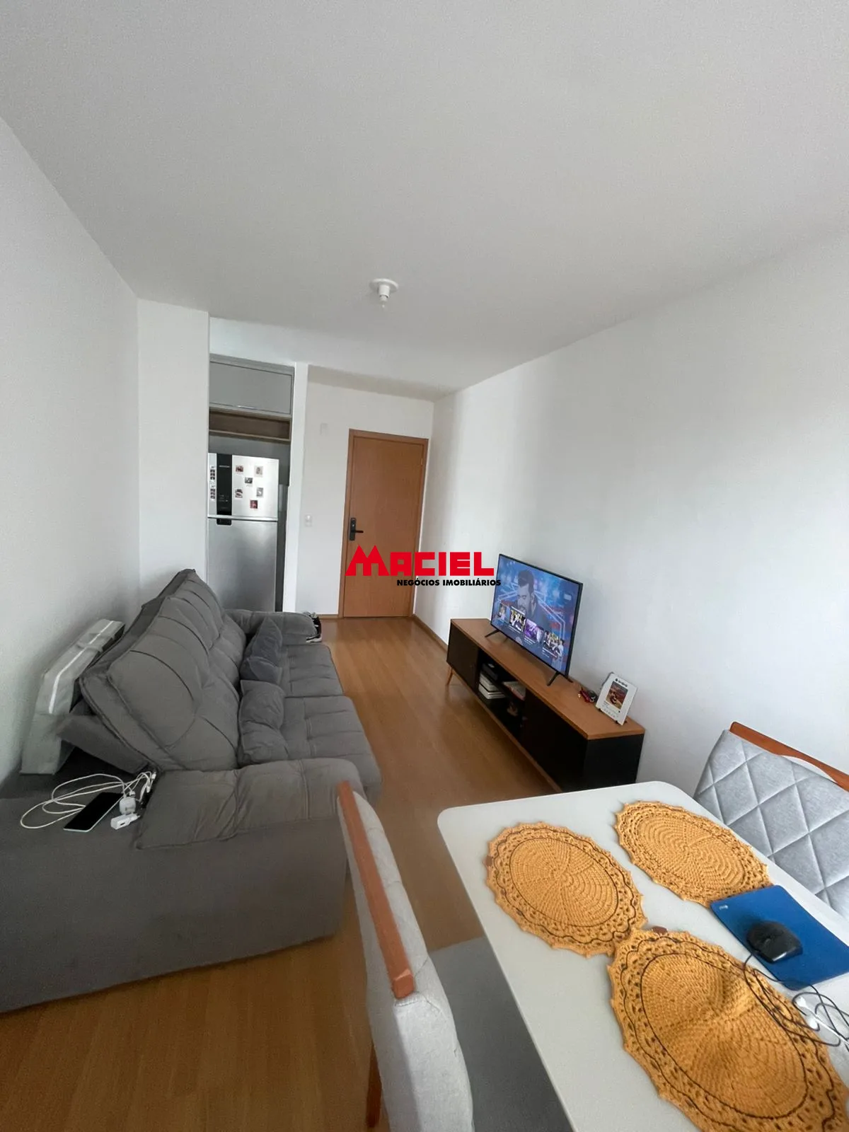 Alugar Apartamento / Padr&atilde;o em S&atilde;o Jos&eacute; dos Campos R$ 1.900,00 - Foto 3