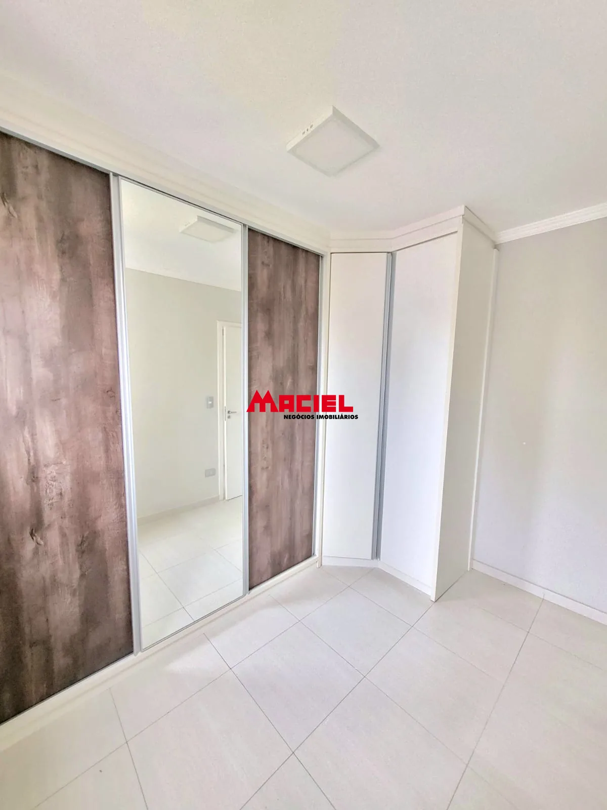 Alugar Apartamento / Padr&atilde;o em S&atilde;o Jos&eacute; dos Campos R$ 2.780,00 - Foto 3
