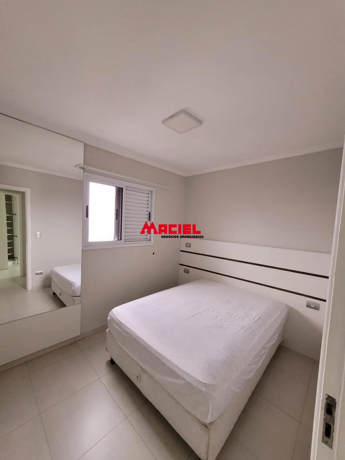 Alugar Apartamento / Padr&atilde;o em S&atilde;o Jos&eacute; dos Campos R$ 2.780,00 - Foto 4