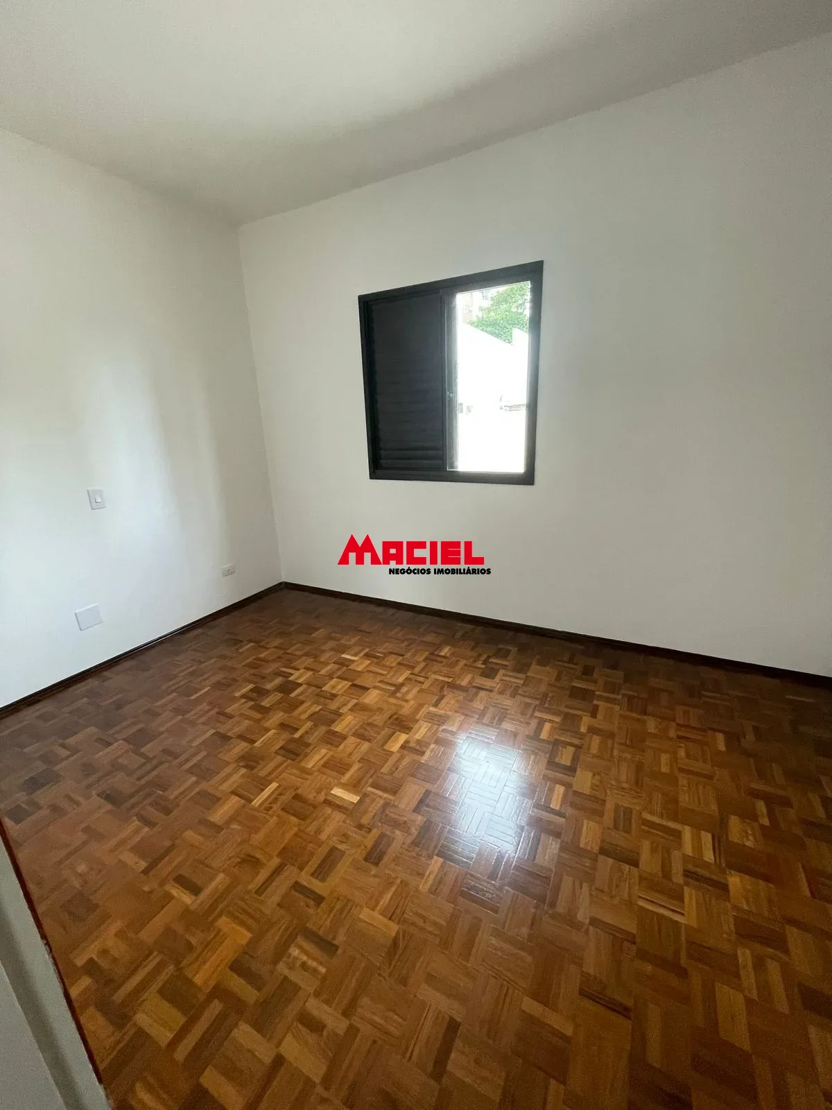 Alugar Apartamento / Padr&atilde;o em S&atilde;o Jos&eacute; dos Campos R$ 2.800,00 - Foto 2