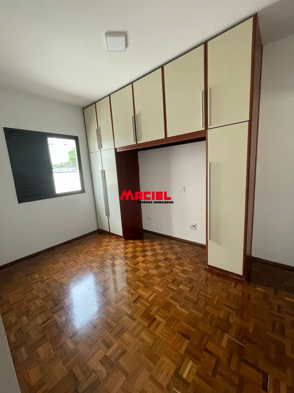 Alugar Apartamento / Padr&atilde;o em S&atilde;o Jos&eacute; dos Campos R$ 2.800,00 - Foto 3