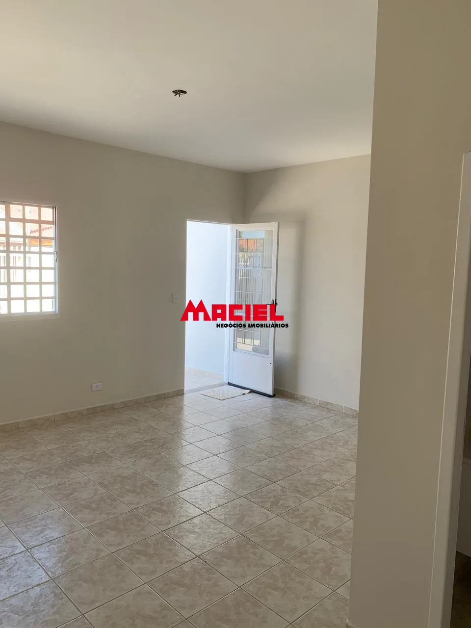 Alugar Casa / Padr&atilde;o em S&atilde;o Jos&eacute; dos Campos R$ 3.100,00 - Foto 2