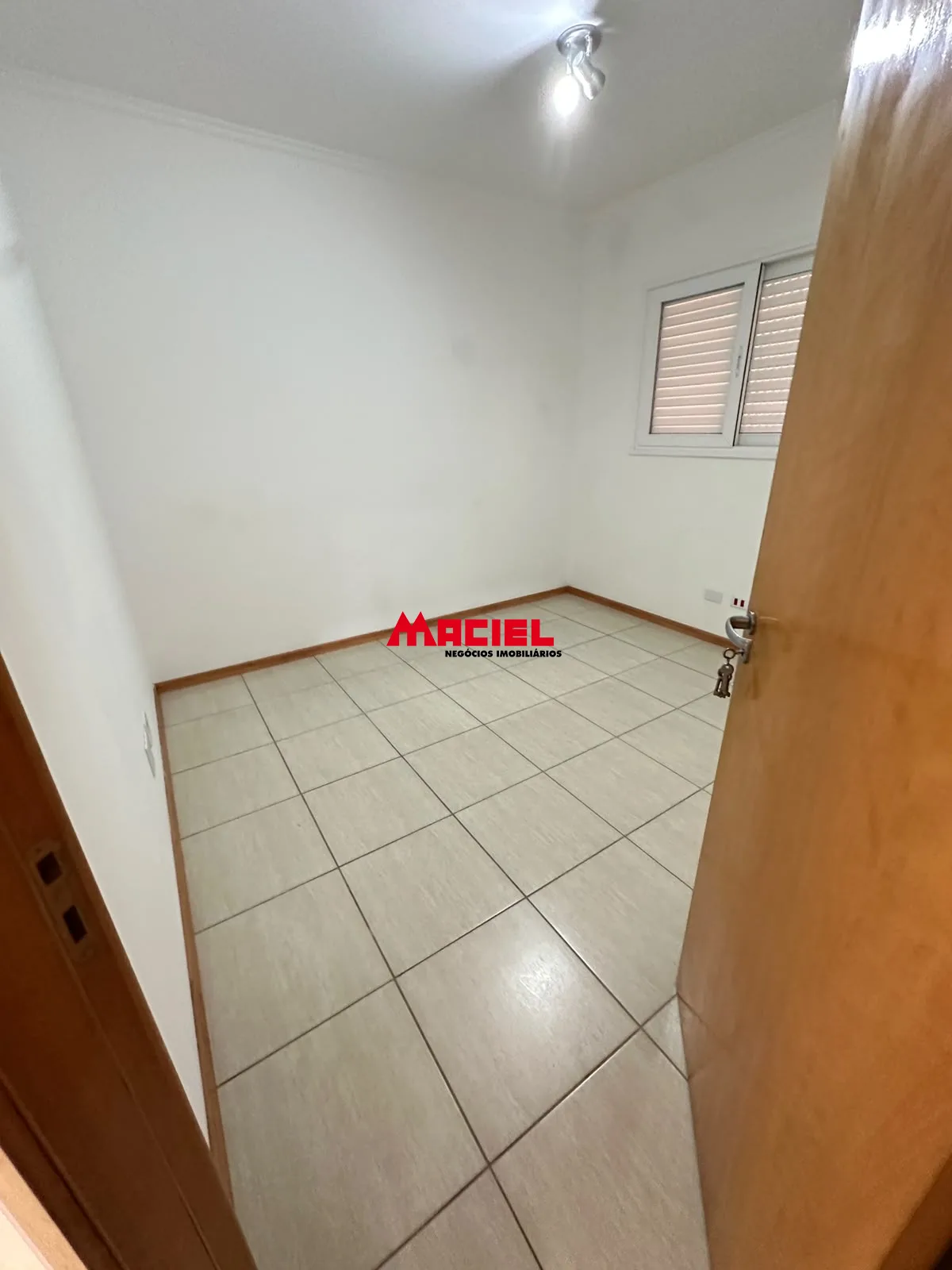 Alugar Apartamento / Padr&atilde;o em S&atilde;o Jos&eacute; dos Campos R$ 2.800,00 - Foto 2