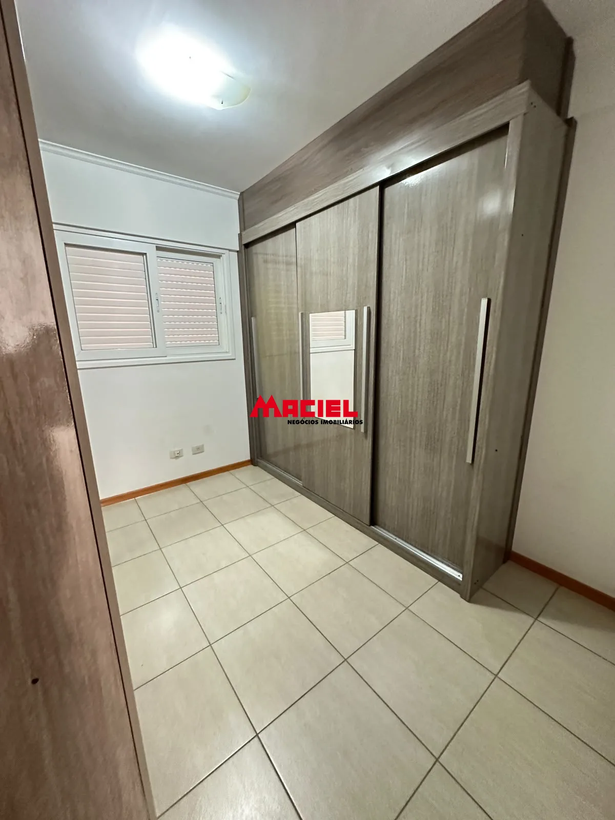 Alugar Apartamento / Padr&atilde;o em S&atilde;o Jos&eacute; dos Campos R$ 2.800,00 - Foto 14
