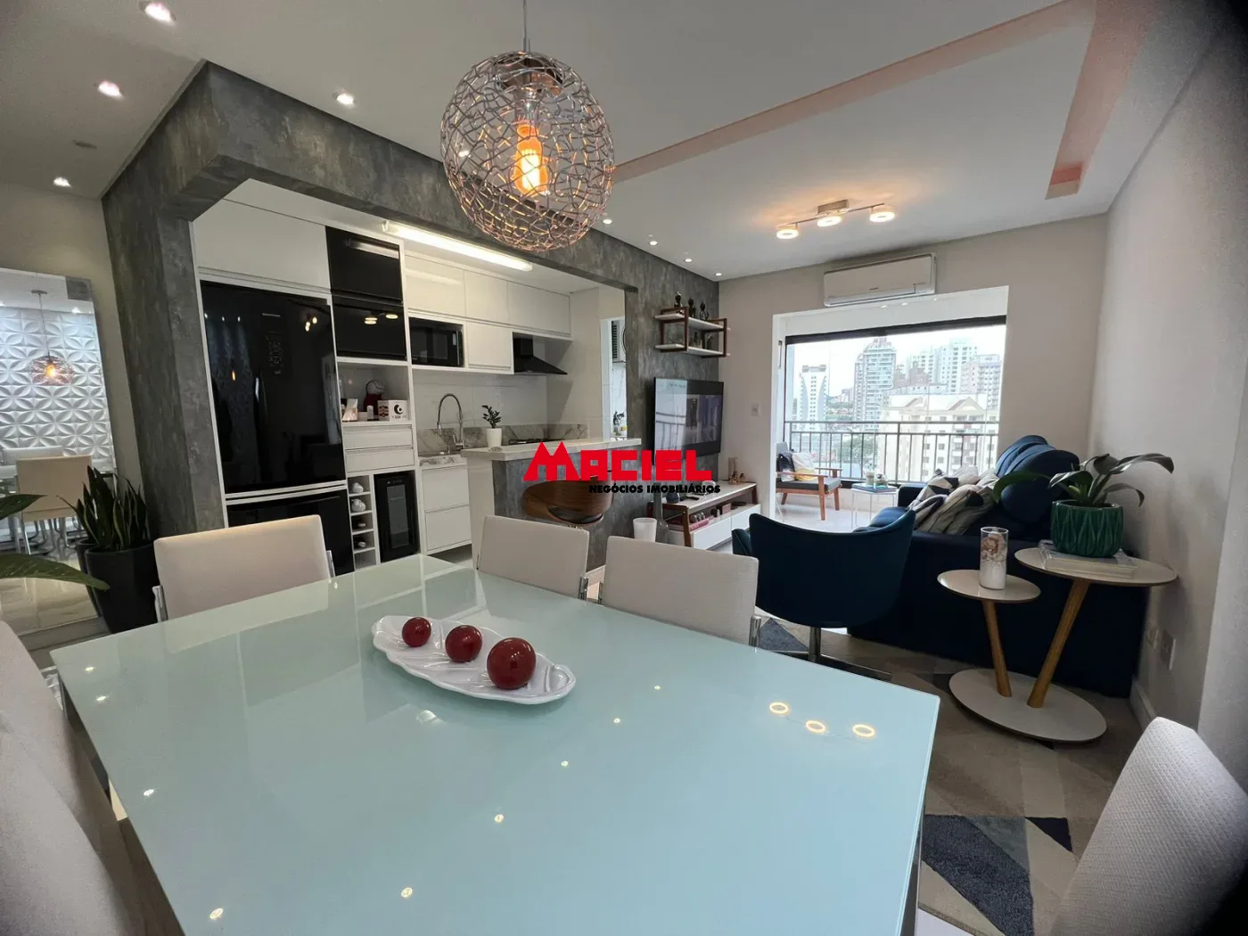 Alugar Apartamento / Mobiliado em S&atilde;o Jos&eacute; dos Campos R$ 4.070,00 - Foto 2