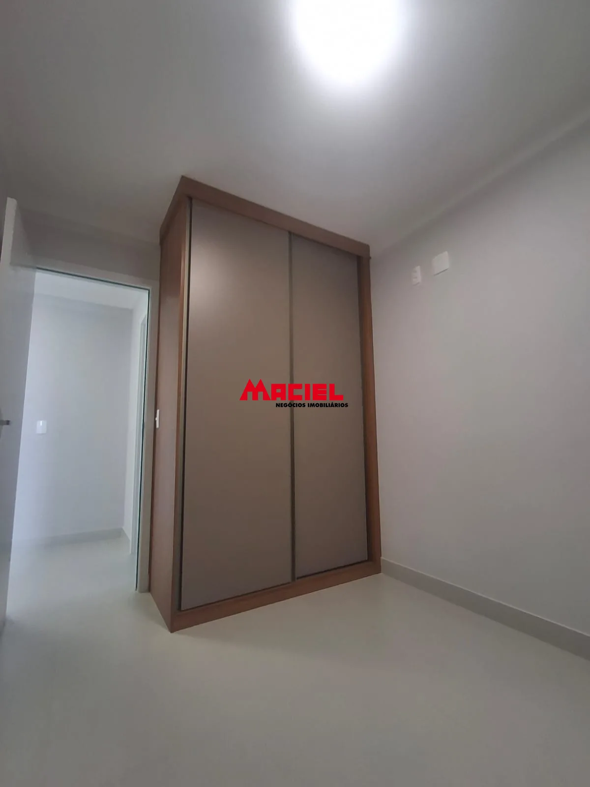 Alugar Apartamento / Padr&atilde;o em S&atilde;o Jos&eacute; dos Campos R$ 3.900,00 - Foto 4