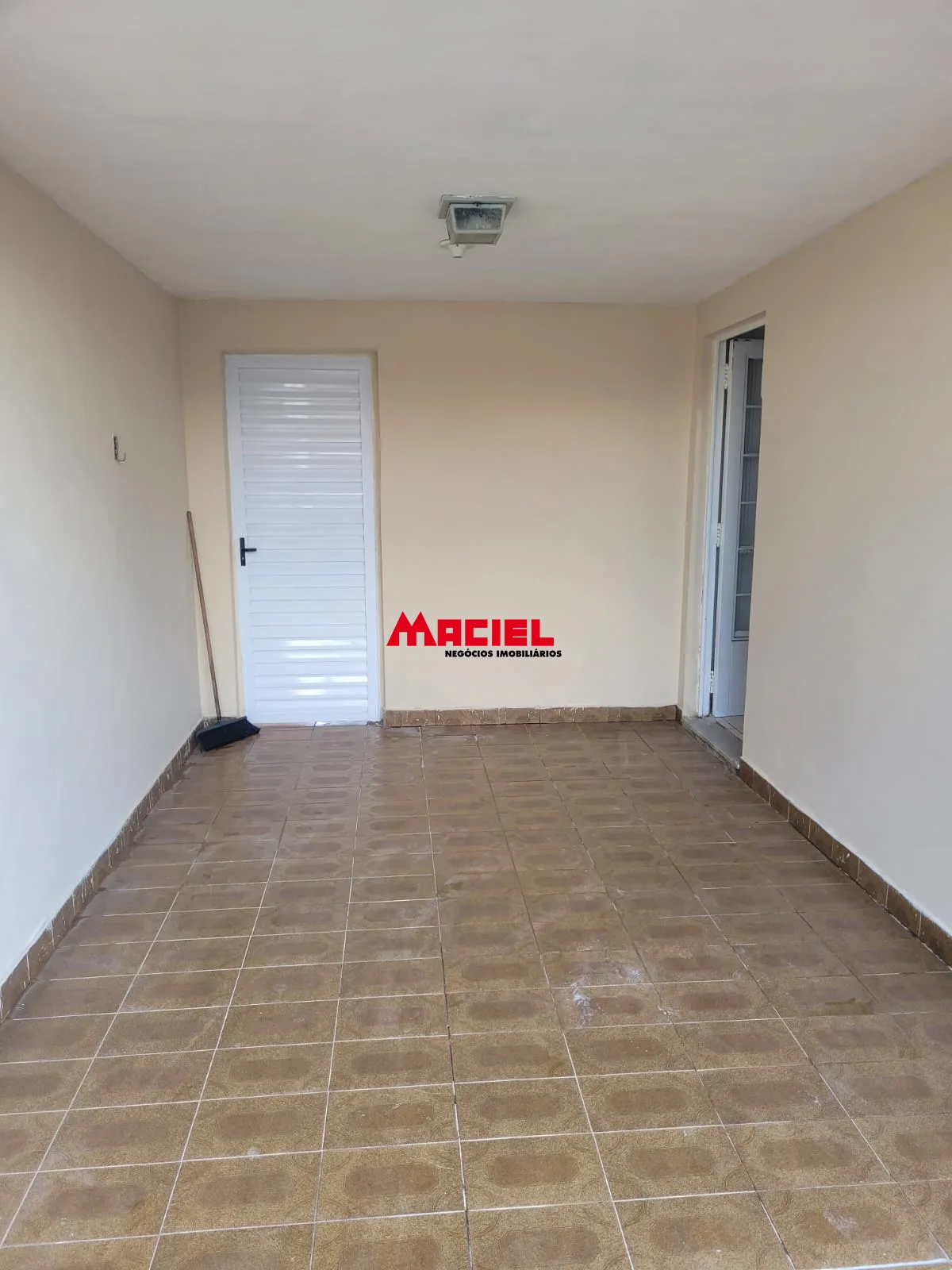 Alugar Casa / Padr&atilde;o em S&atilde;o Jos&eacute; dos Campos R$ 2.500,00 - Foto 2