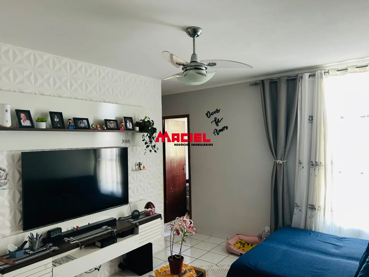 Alugar Apartamento / Mobiliado em S&atilde;o Jos&eacute; dos Campos R$ 1.700,00 - Foto 1