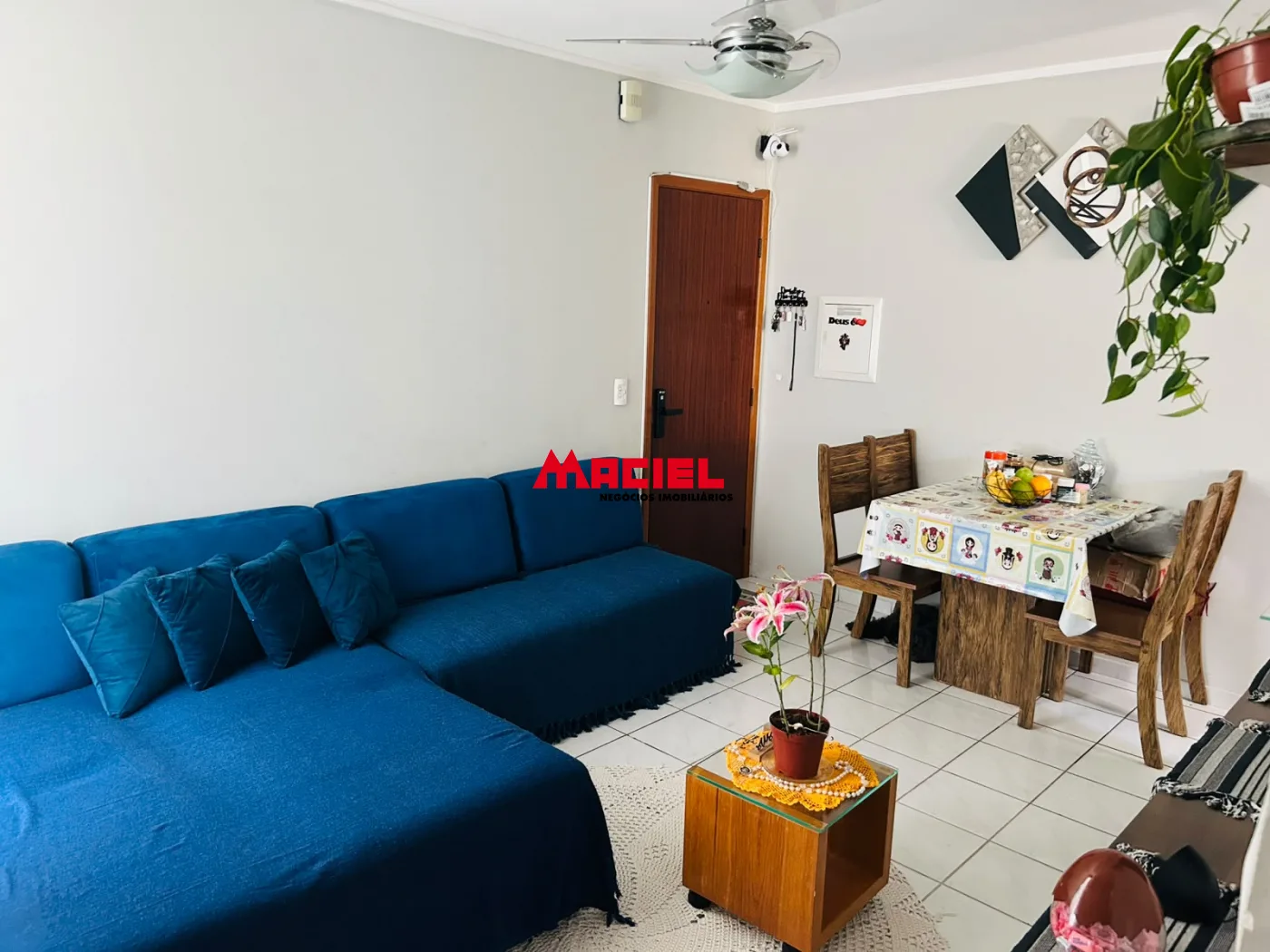 Alugar Apartamento / Mobiliado em S&atilde;o Jos&eacute; dos Campos R$ 1.700,00 - Foto 2