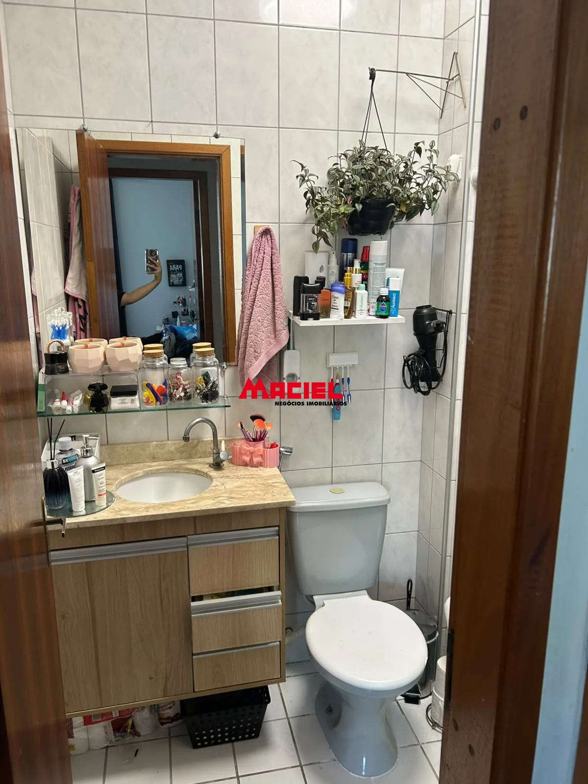 Alugar Apartamento / Mobiliado em S&atilde;o Jos&eacute; dos Campos R$ 1.700,00 - Foto 3