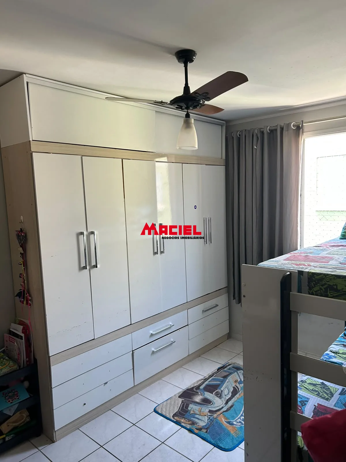 Alugar Apartamento / Mobiliado em S&atilde;o Jos&eacute; dos Campos R$ 1.700,00 - Foto 4