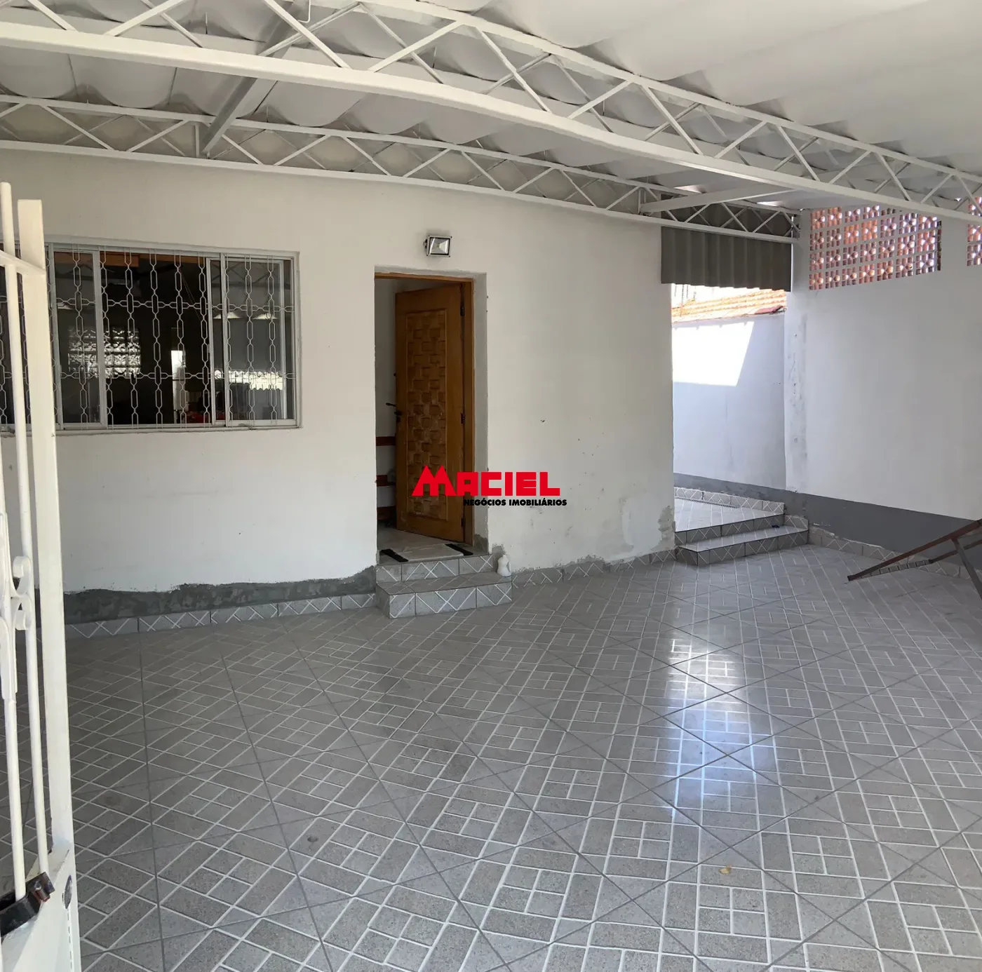 Alugar Casa / Padr&atilde;o em S&atilde;o Jos&eacute; dos Campos R$ 2.300,00 - Foto 1